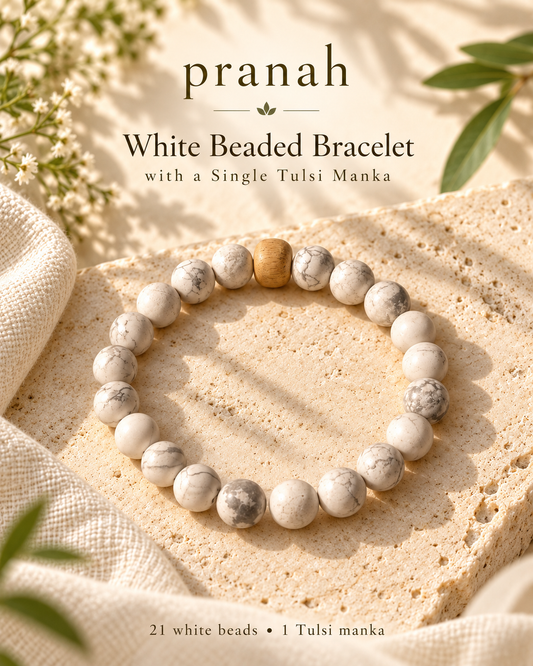 Pranah White Beaded Bracelet with a Single Tulsi Manka